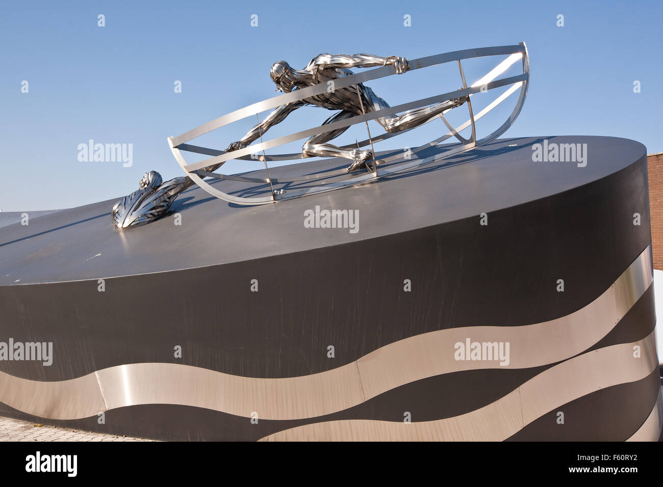 Skulptur "LifeBoat" von Nick Jenkins, 2009 am Sitz der RNLI Heritage Trust Gebäude der RNLI-Gedenkstätte sculp Stockfoto