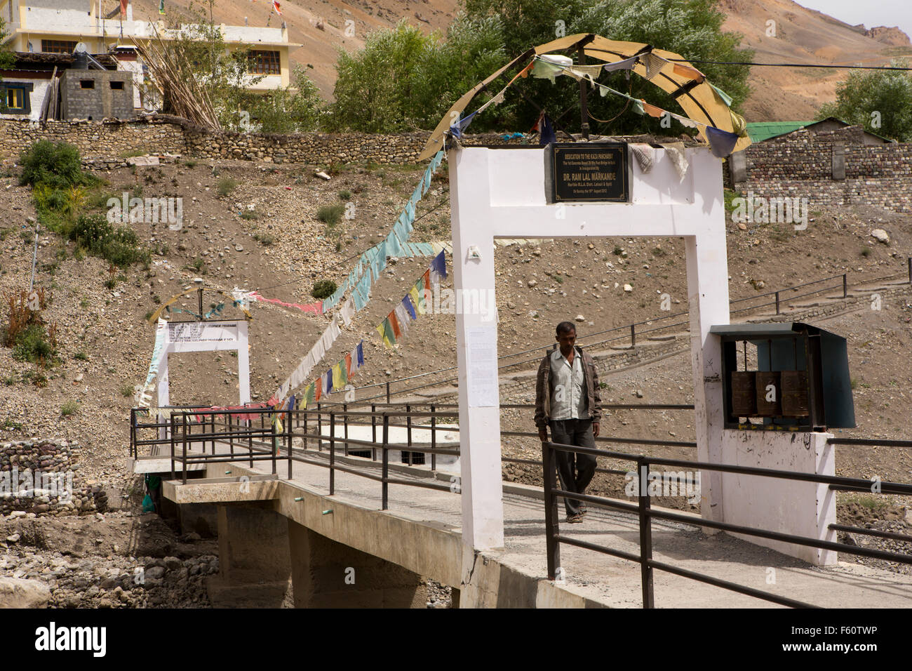 Indien, Himachal Pradesh, Spiti, Kaza, neue 2012 Fußgängerbrücke über senken Nullah, Neustadt Stockfoto