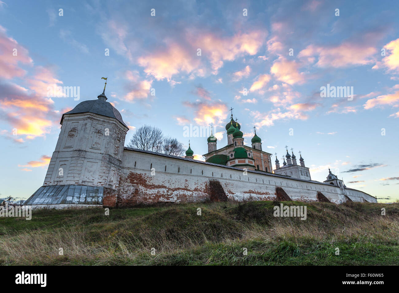 Pereslawl-Salesskij, Russland-3. November 2015: Gorizkij Kloster Mariä. Schauen Sie auf der nordöstlich Wachturm. Stockfoto