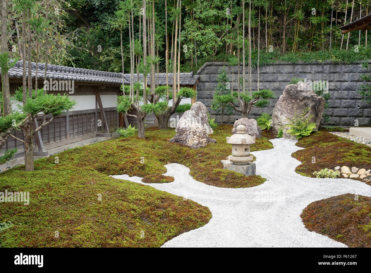 Einen traditionellen Zen-Garten an der Hase-Dera buddhistischen Tempel in Kamakura, Japan. Stockfoto
