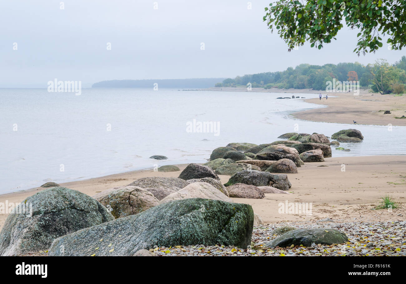 Felsiger Strand am Golf von Finnland. Sillamae, Estland Stockfoto