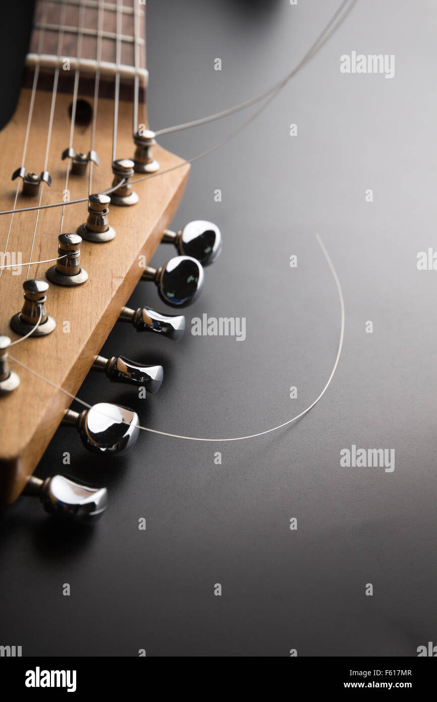 E-Gitarre Kopfplatte und Maschinen-tuning Stockfoto