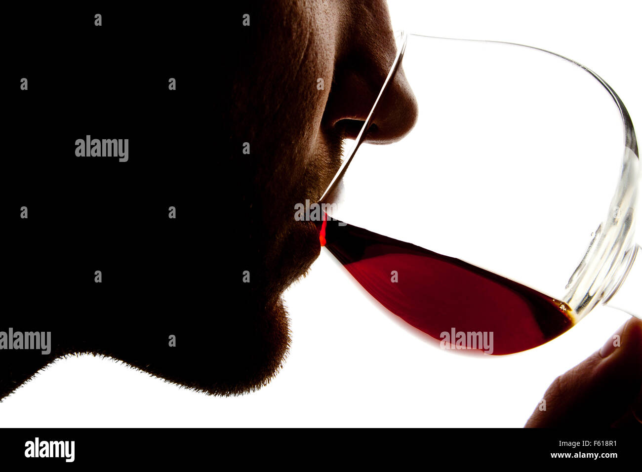 Silhouette des Menschen Alkohol. Isoliert auf weiss Stockfoto