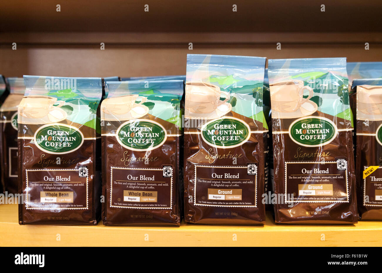 Packungen mit Green Mountain Coffee Bohnen zu verkaufen, Waterbury, Vermont, USA Stockfoto