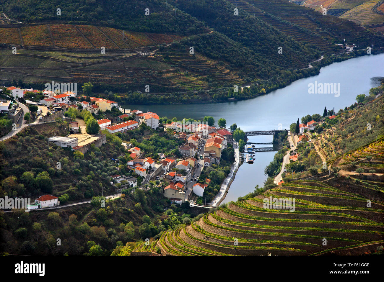Pinhao Stadt und Fluss Douro, im Herzen des Alto Douro Wein-Region (UNESCO-Weltkulturerbe,), Porto e Norte, Portugal Stockfoto