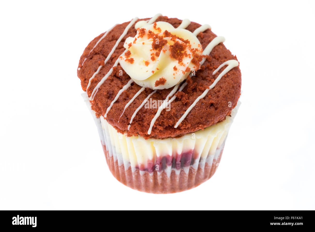 Red Velvet Cupcake - Studio gedreht mit weißem Hintergrund Stockfoto