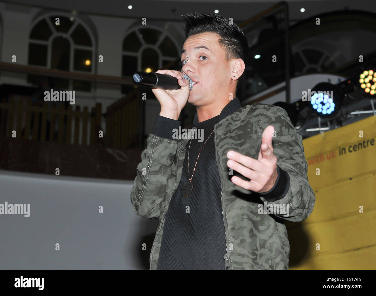 Prominente der Student Lock Pflichtveranstaltung an Intu Merry Hill Shopping Centre mit: Danny Deardon Where: Dudley, West Midlands, England bei: 29. Sep 2015 Stockfoto