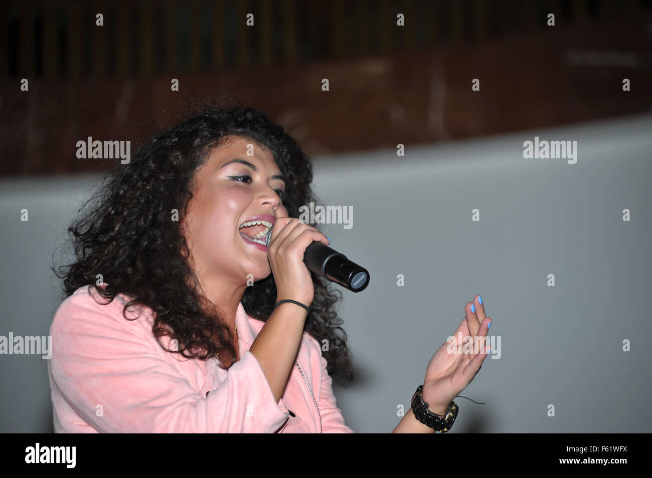 Prominente teilnehmen Student Lock an Intu Merry Hill Shopping Centre Featuring: Karen Harding wo: Dudley, West Midlands, England bei: 29. Sep 2015 Stockfoto