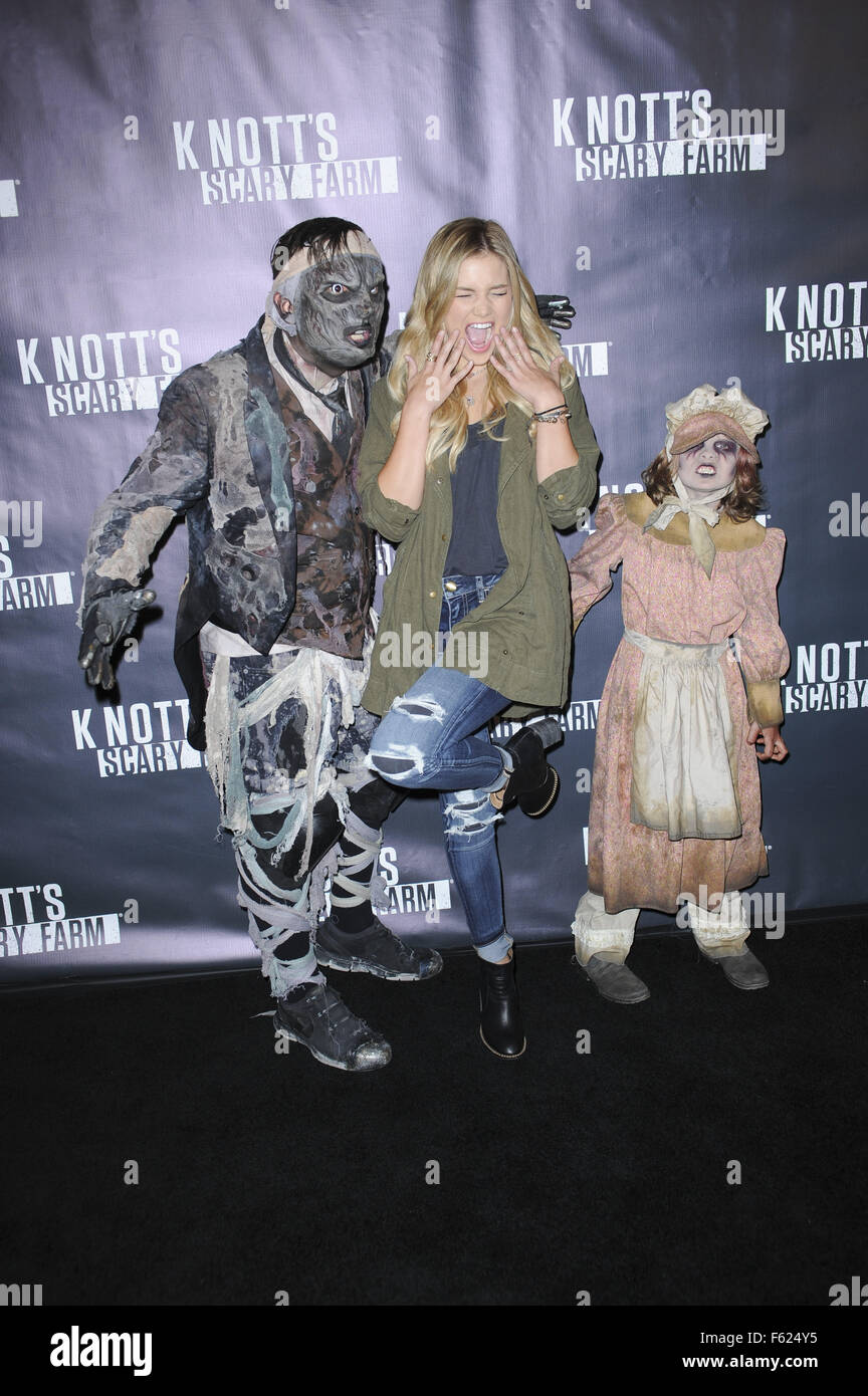 Knotts Scary Farm mit schwarzen Teppich: Olivia Holt wo: Los Angeles, California, Vereinigte Staaten von Amerika als: 1. Oktober 2015 Stockfoto