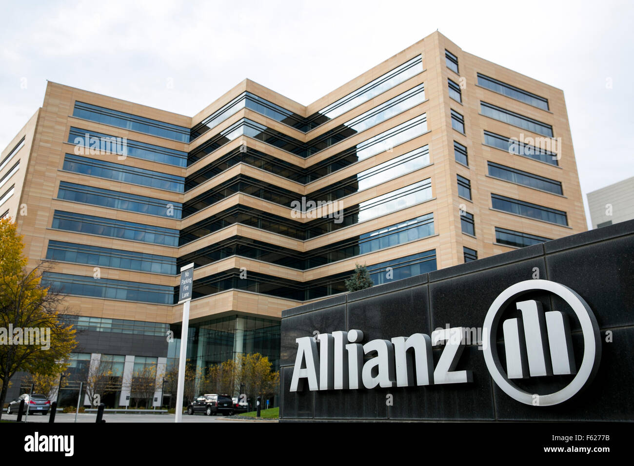 Ein Logo-Zeichen außerhalb der Hauptsitz der Allianz Life Insurance Company of North America in Minneapolis, Minnesota auf Octo Stockfoto