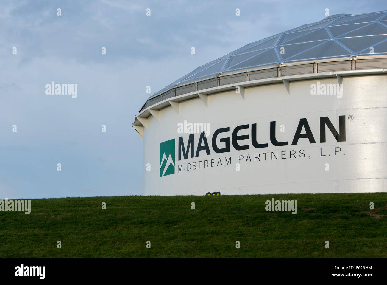 Ein Logo-Zeichen außerhalb einer Einrichtung besetzt Magellan Midstream Partners, L.P., in St. Paul, Minnesota am 25. Oktober 2015. Stockfoto