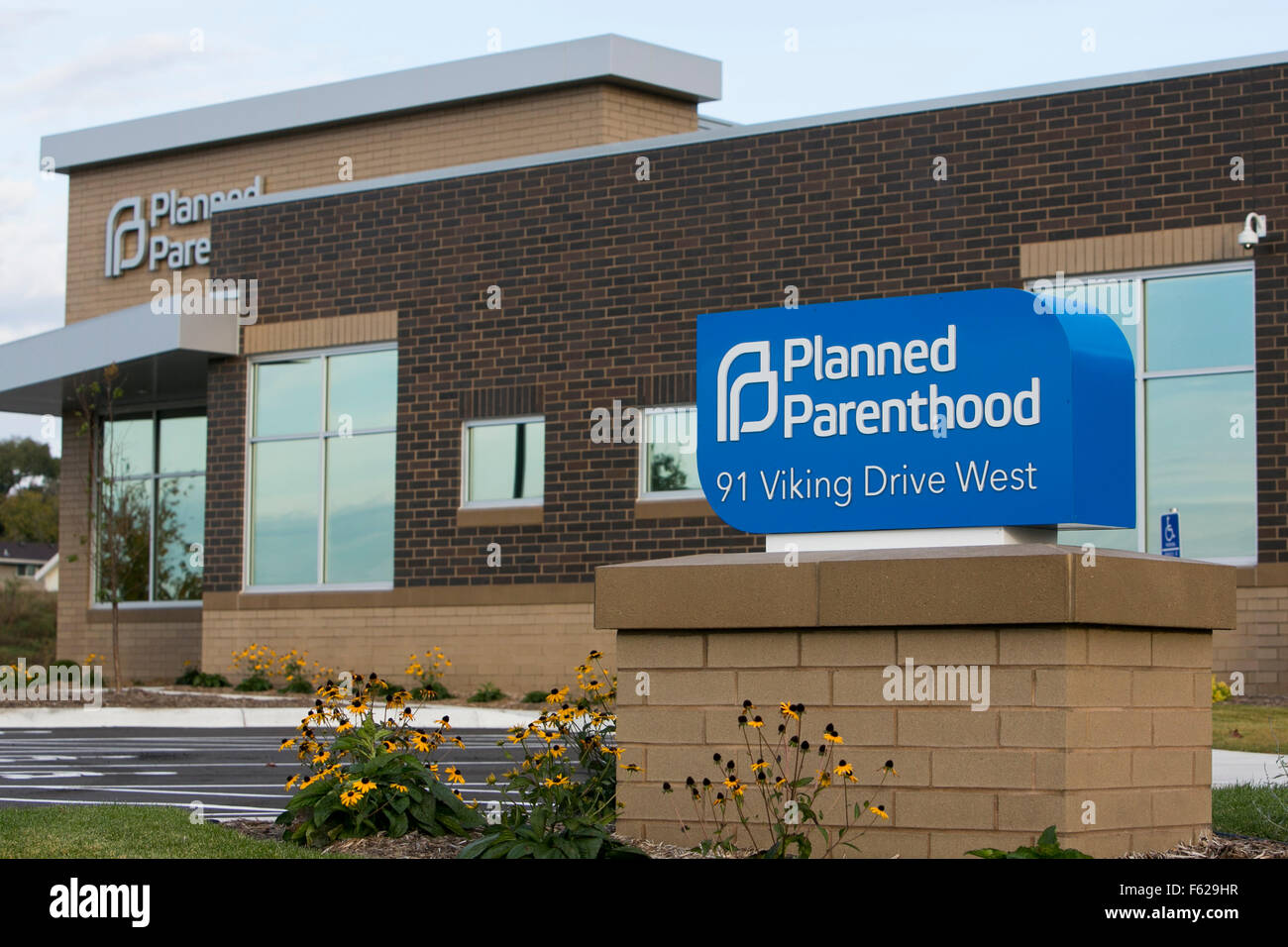 Ein Logo Zeichen außerhalb einer Planned Parenthood medizinische Klinik in St. Paul, Minnesota am 25. Oktober 2015. Stockfoto