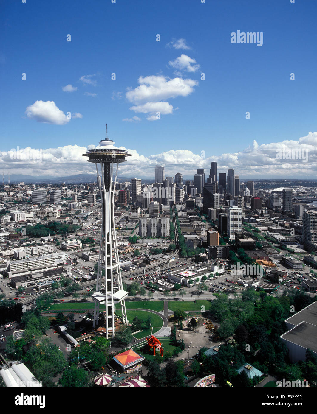 Washington, Seattle, Luftaufnahme der Stadt und Space Needle Stockfoto