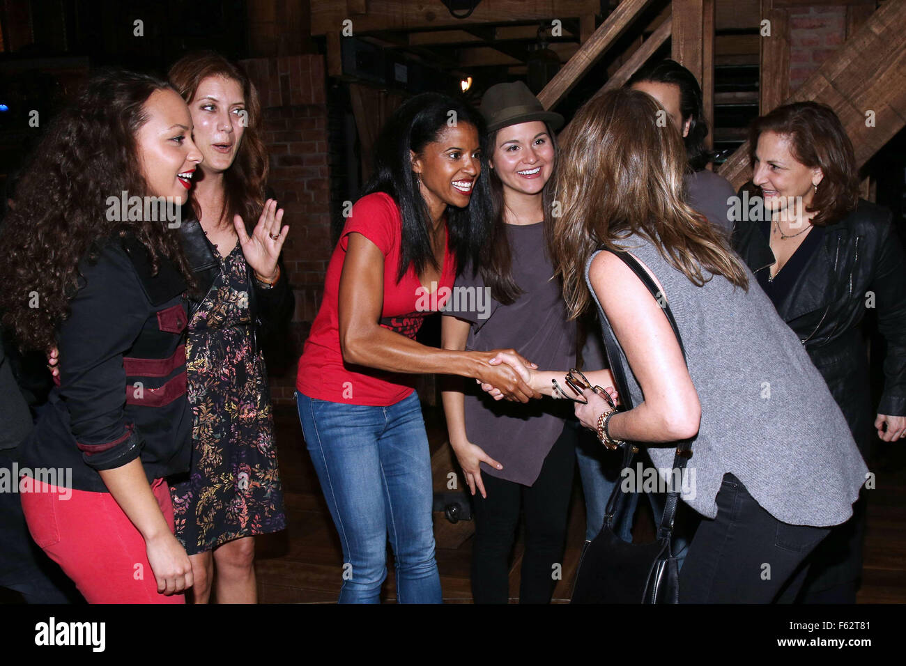 Hinter den Kulissen bei der Broadway musikalische Hamilton im Richard Rodgers Theatre besuchen.  Mitwirkende: Jasmine Cephas Jones, Kate Walsh, Renee Elise Goldsberry, Phillipa also, Jennifer Aniston, Kathy Najimy Where: New York City, New York, USA bei: 07 Okt Stockfoto