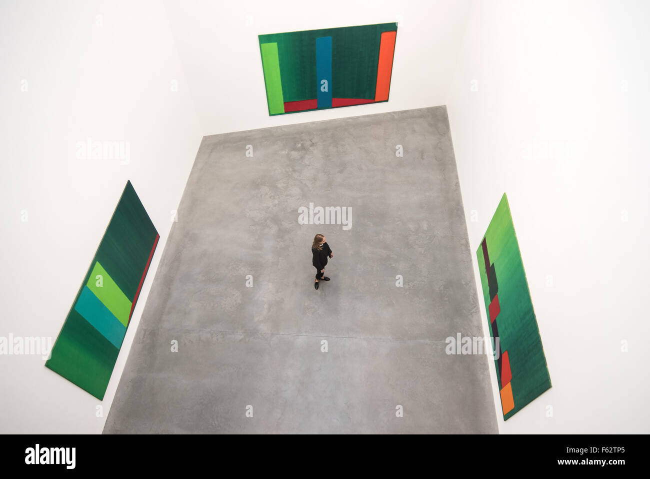 John Hoyland: Kraftwerke. Ausstellung in Hirsts Newport Street Gallery.  Mitwirkende: Wo sehen: London, Vereinigtes Königreich bei: 8. Oktober 2015 Stockfoto