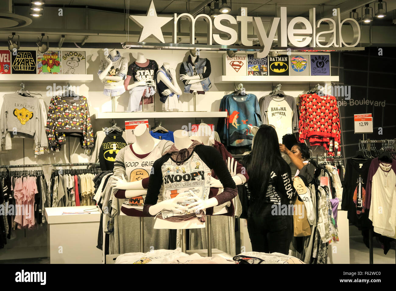 Man unten in New York Macys Kaufhaus, Herald Square, Stockfoto