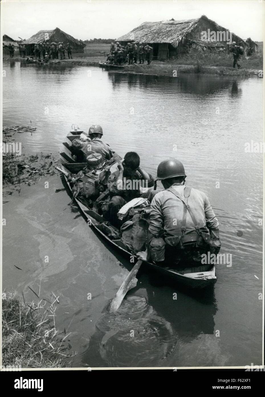 1957 - Vietnam. US-Soldaten auf Patrouille. Guerilla-Kriegsführung-Dschungel © Keystone Bilder USA/ZUMAPRESS.com/Alamy Live-Nachrichten Stockfoto