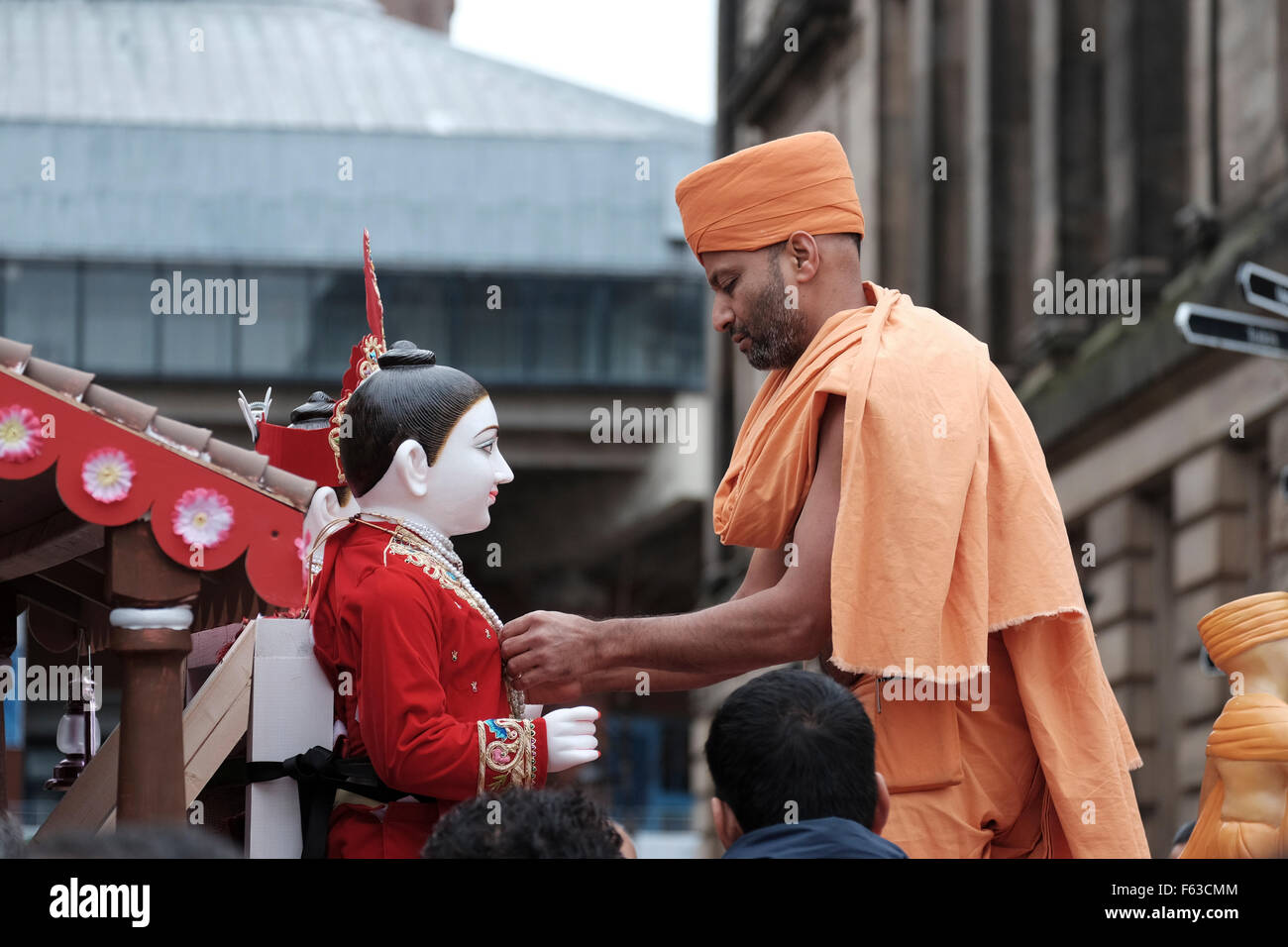 Verband eine religiöse Statue in einer hinduistischen Zeremonie in Preston Stockfoto