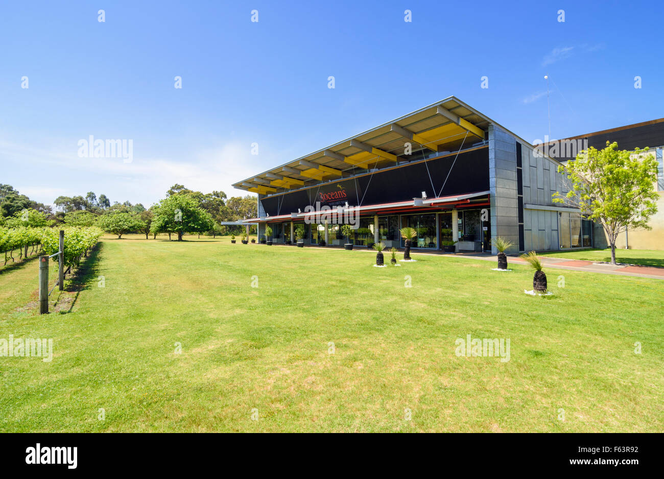 3 Ozeane Weingut Kellertür und Café, in der Margaret River Region von Western Australia Stockfoto