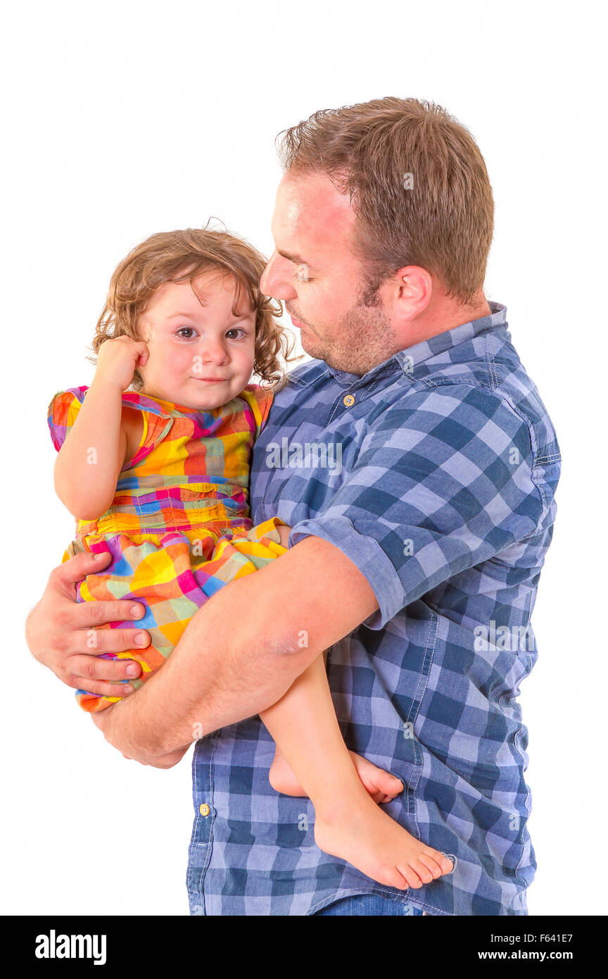 Vater seiner weinenden kleinen Tochter trösten. Elternschaft-Konzept. Stockfoto