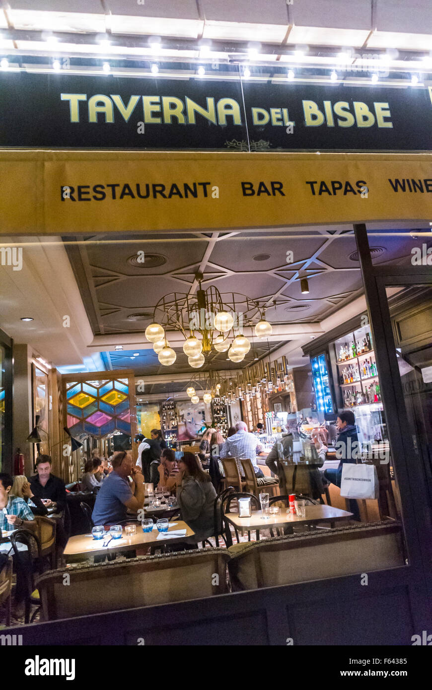 Spanisches Restaurant In Der Nähe Jetzt Geöffnet Barcelona, Spanien, traditionelles spanisches Bistro-Restaurant in der