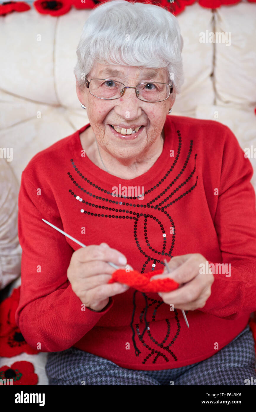 80 jährige frau Fotos und Bildmaterial in hoher Auflösung Alamy