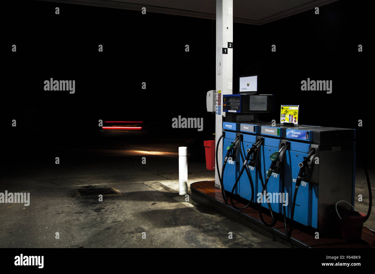 ISH Exposition von einer Tankstelle.   #car #contrast #exposure #fuel #gas #head #headlight #headlights #illuminated #illu Stockfoto