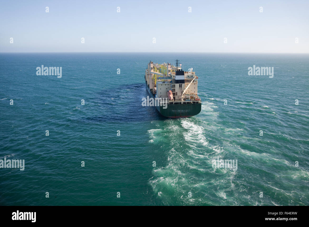 Frachter Bulk Carrier Schiff auf hoher See Luftbild Stockfoto