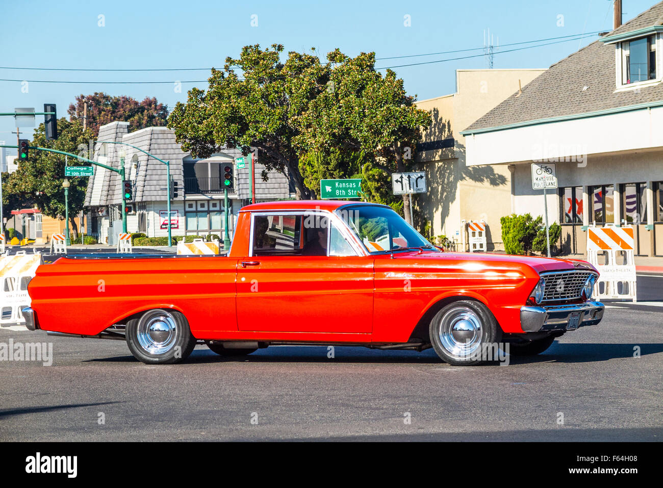 Ein 1964 Ford Falcon Ranchero in 2015 Veterans Day parade in Modesto, Kalifornien Stockfoto