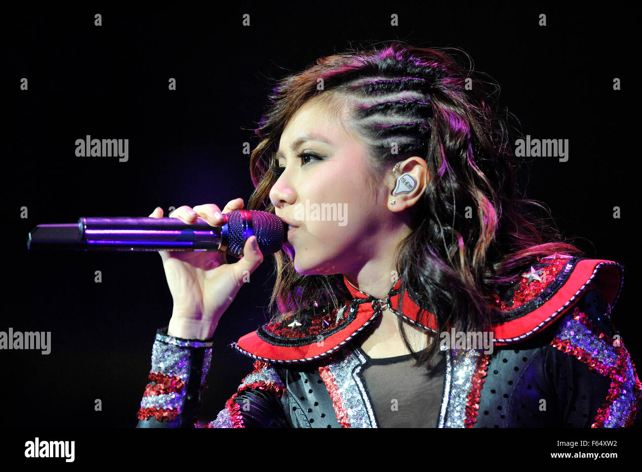 Toronto, Kanada, 11. November 2015. Während ihrer X.X.X. Live Tour  durchführt Chinse Sängerin Gloria Tang AsZ-Kei, besser bekannt als G.E.M im  Air Canada Centre. Bildnachweis: EXImagesAlamy Live-Nachrichten  Stockfotografie - Alamy