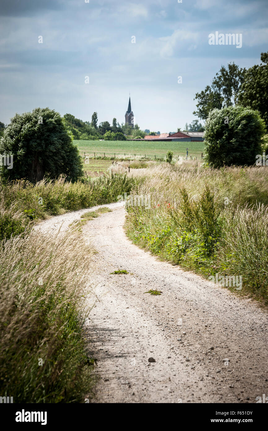 Wanderweg zur Kirche Stockfoto