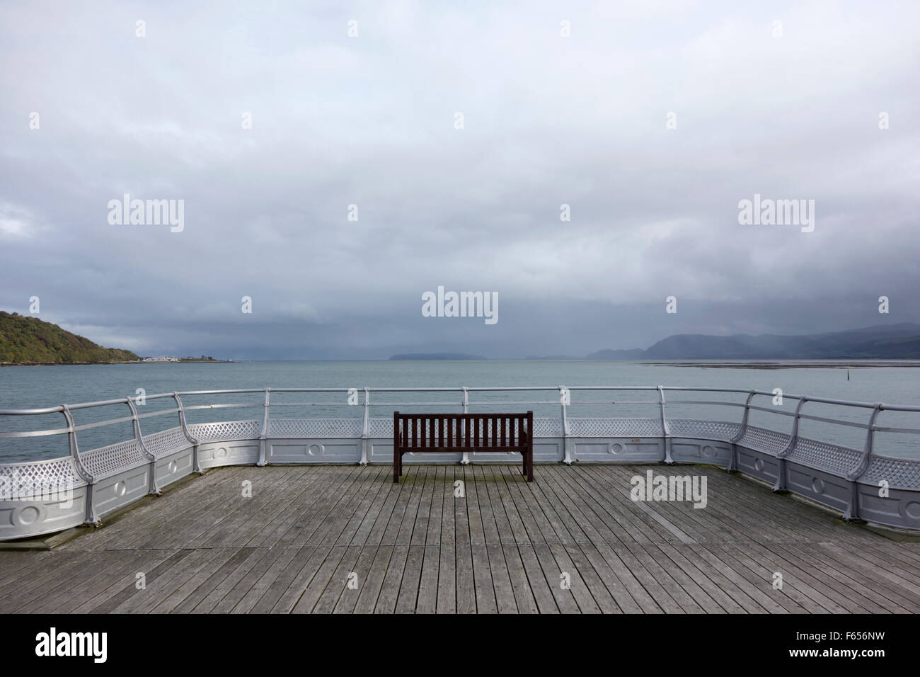 Platz mit Blick auf den Pier in Bangor North wales Stockfoto