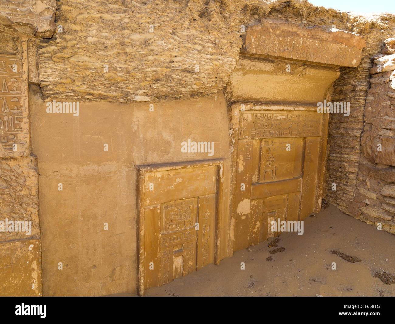 Scheintüren Kalkstein aus dem alten Reich in der Nekropole von Sakkara auch bekannt als Sakkara Ägypten Stockfoto