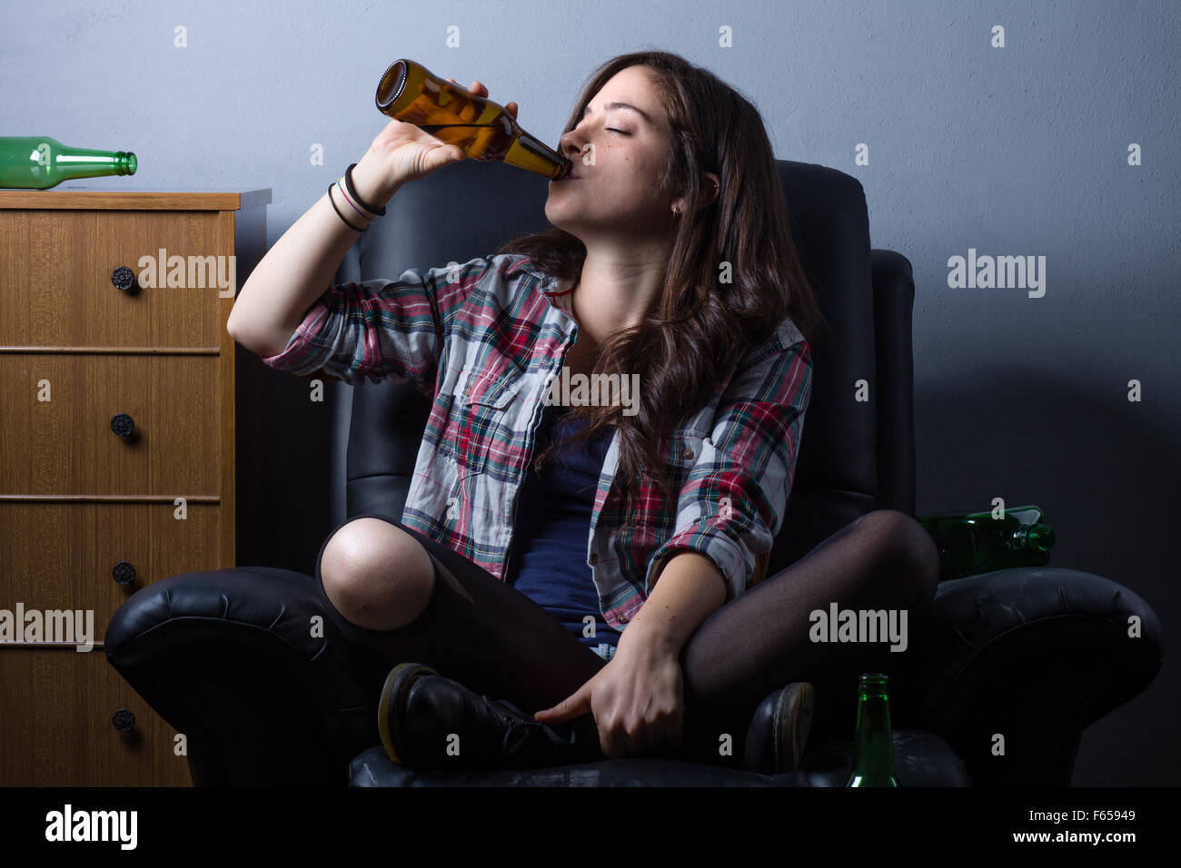 Jungefrau Betrunken Fotos Und Bildmaterial In Hoher Auflösung Alamy 