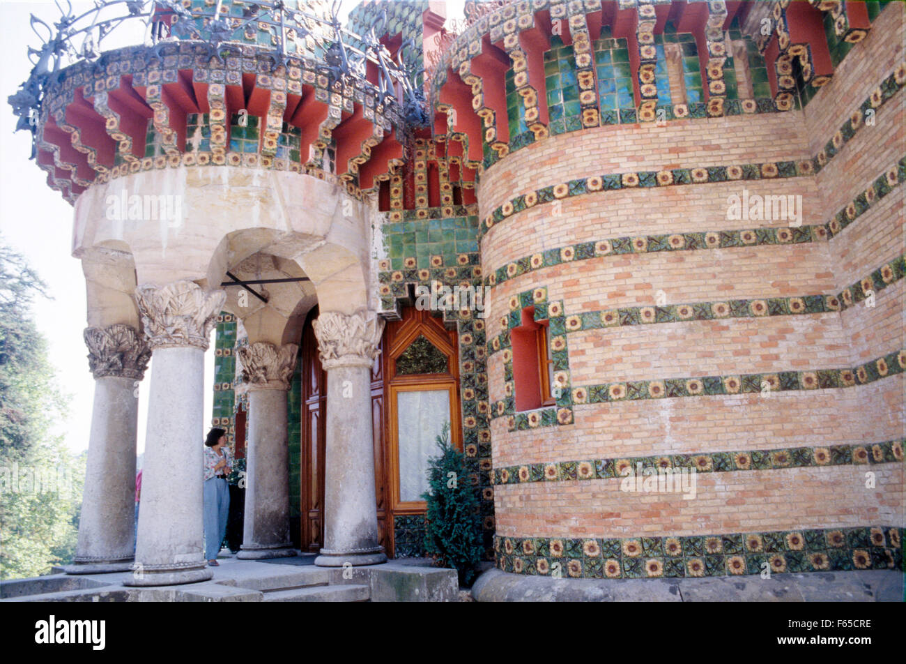 Blick auf El Capricho de Gaudi in Spanien Stockfoto