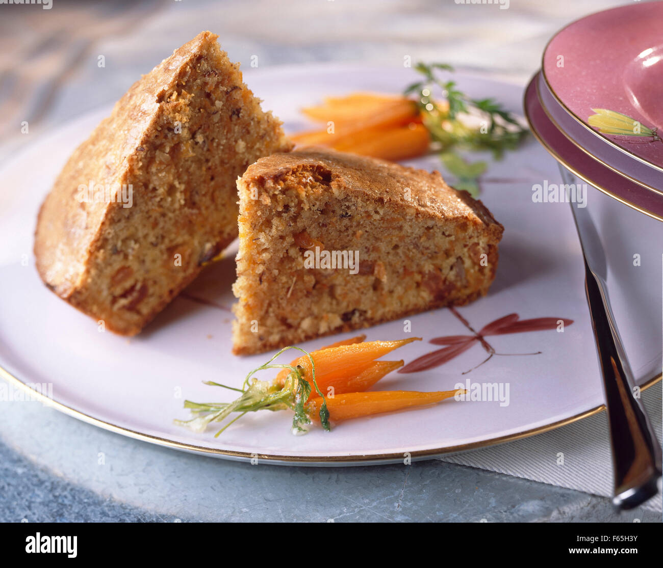 Möhren-Haselnuss-Kuchen Stockfoto