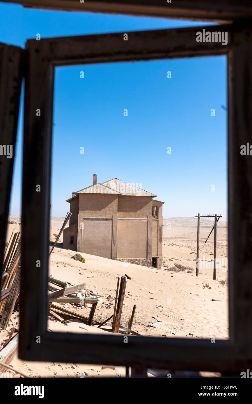 Der Sand ist Meter hoch in den verlassenen Häusern in Kolmannskuppe, Namibia, Afrika – ehemals eine der reichsten Städte abgedriftet. Stockfoto