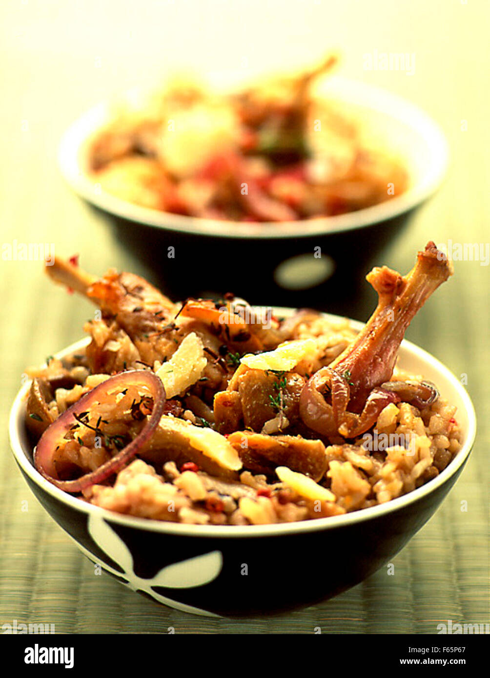 Kaninchen und Steinpilzen Pilz-risotto Stockfoto