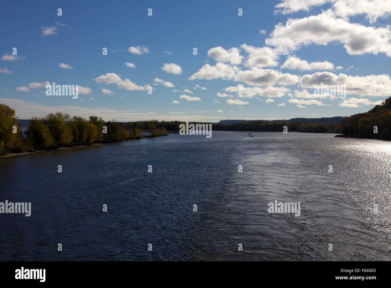 Herbstlandschaft entlang des Mississippi River in der Nähe von Red Wing, MN Stockfoto