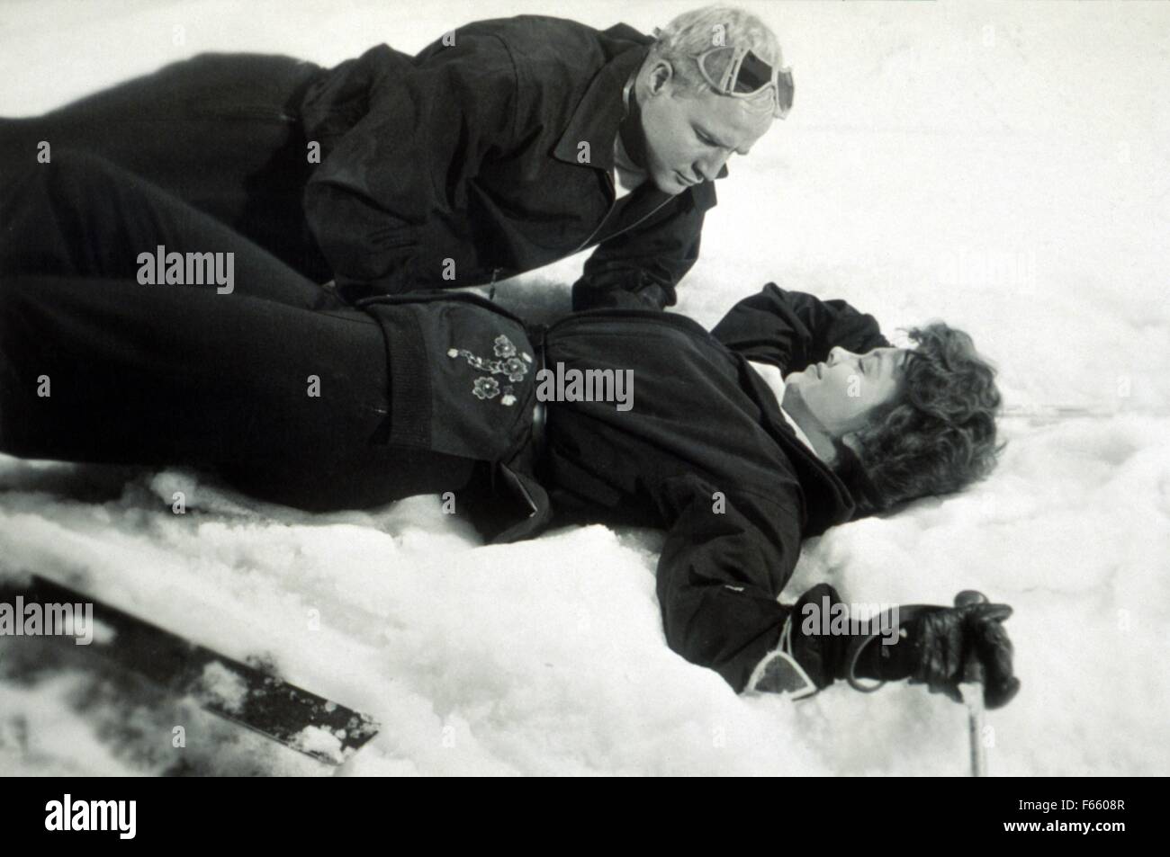 Die Young Lions-Jahr: 1958 USA Regie: Edward Dmytryk Marlon Brando, Barbara Rush Stockfoto