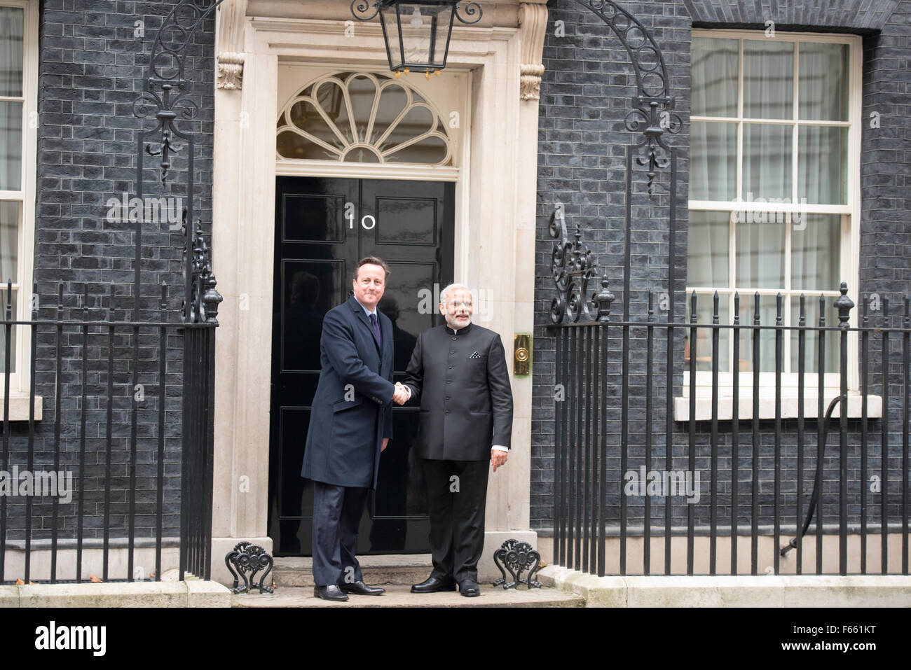 London, UK. 12. November 2015. Der indische Premierminister Narendra Modi trifft sich mit der britische Premierminister David Cameron in 10 Downing Street auf der 12. Nobember 2015 Kredit: Ian Davidson/Alamy Live News Stockfoto