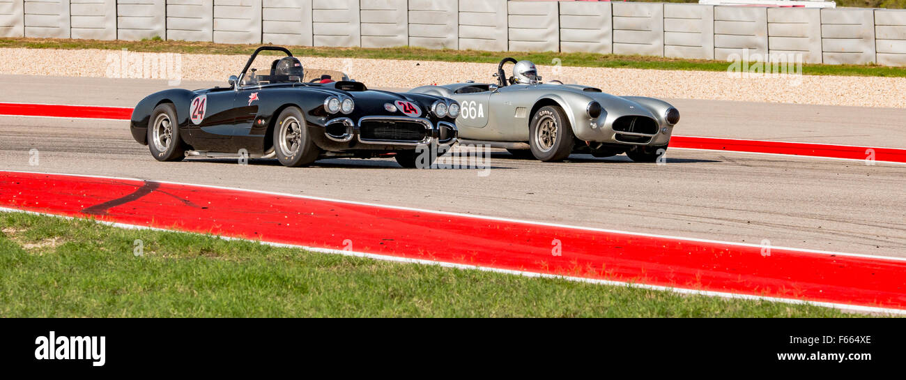 1960 Chevrolet Corvette, 331cid, angetrieben von Bill Treffert von Naples, FL. und 1964 AC Cobra-289cid von Phil Mulacek angetrieben. 201 Stockfoto