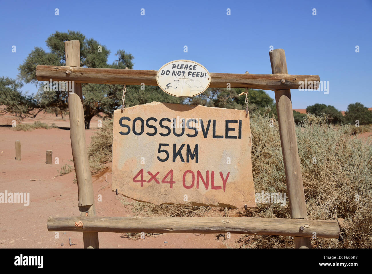 Straßenschild, Off-Road-Fahrzeuge nur, Sossusvlei, Namibia Stockfoto