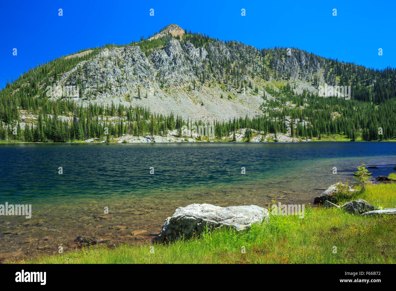 Huntsberger See unter Huntsberger Höchststand im Wal Creek Becken des Bereichs Felchen in der Nähe von Fortine, montana Stockfoto