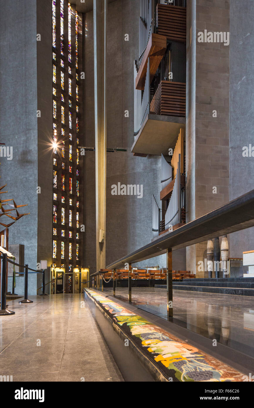 Das Interieur des neuen Coventry Cathedral, Coventry, Warwickshire, England, UK Stockfoto