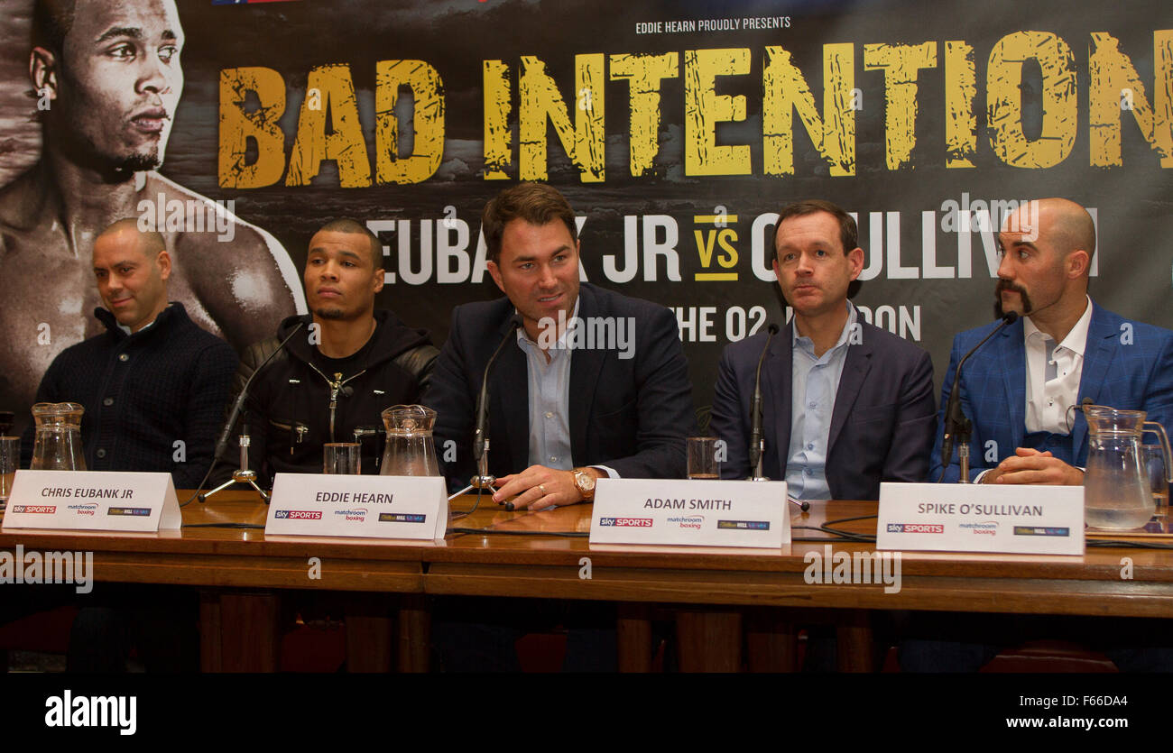 London, UK. 12. November 2015. Boxer Chris Eubank Jr (zweiter von links) und Spike O'Sullivan (rechts) auf einer Pressekonferenz ihren Kampf am 12. Dezember in London zu fördern. Bildnachweis: Paul McCabe/Alamy Live-Nachrichten Stockfoto