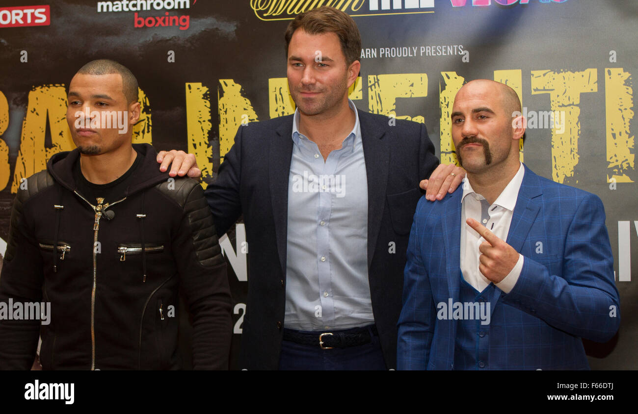 London, UK. 12. November 2015. Boxer Chris Eubank Jr (links) und Spike O'Sullivan (rechts) mit Promotor Eddie Hearn (Mitte) bei einer Pressekonferenz zu ihrem Kampf am 12. Dezember in London zu fördern. Bildnachweis: Paul McCabe/Alamy Live-Nachrichten Stockfoto