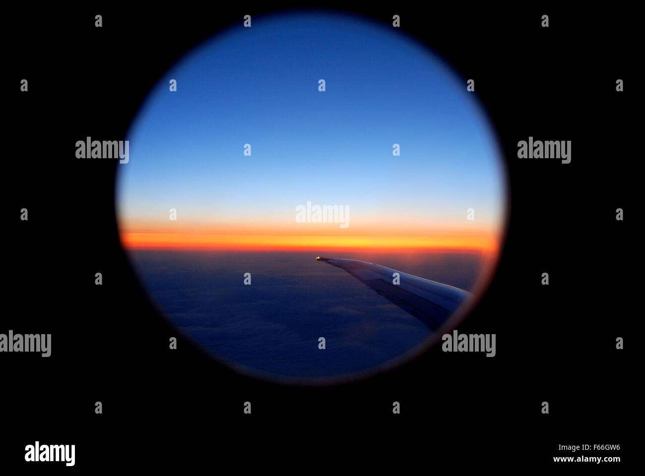 Flugzeugfenster Stockfoto