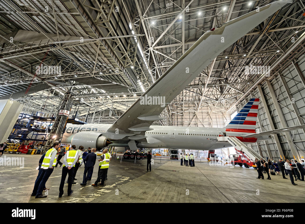 Sydney, Australien. 13. November 2015. American Airlines Flaggschiff Boeing 777-300ER in Hanger 96 am Flughafen Sydney seinen Erstflug von Los Angeles nach abgebildet. Bildnachweis: MediaServicesAP/Alamy Live-Nachrichten Stockfoto