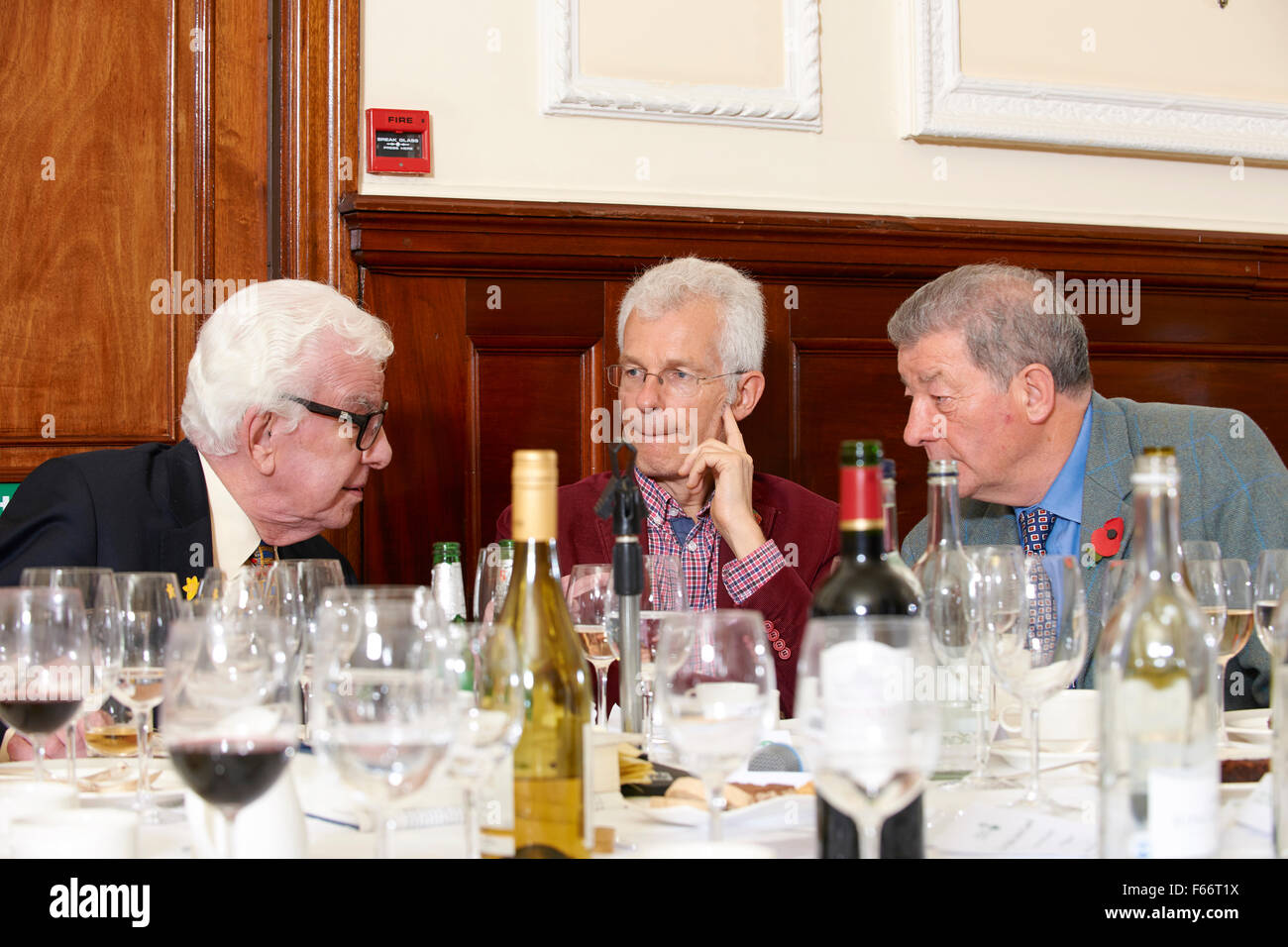 Barry Cryer, Stephen Clarke und Patrick Bischof bei der Oldie literarischen Mittagessen 11.10.15 Stockfoto